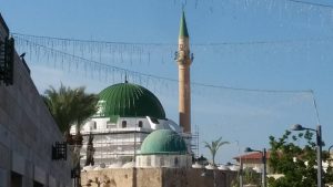 מסגד אל ג'זאר ביום אלמג'מאע.