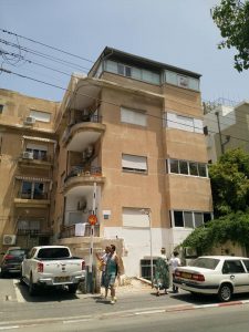 "בית אריק איינשטיין" בגורדון תל אביב