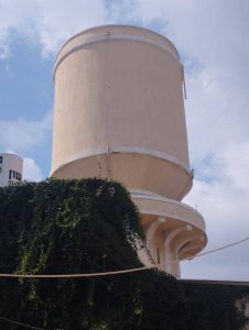 עג'מי מגדל המים הבריטי.